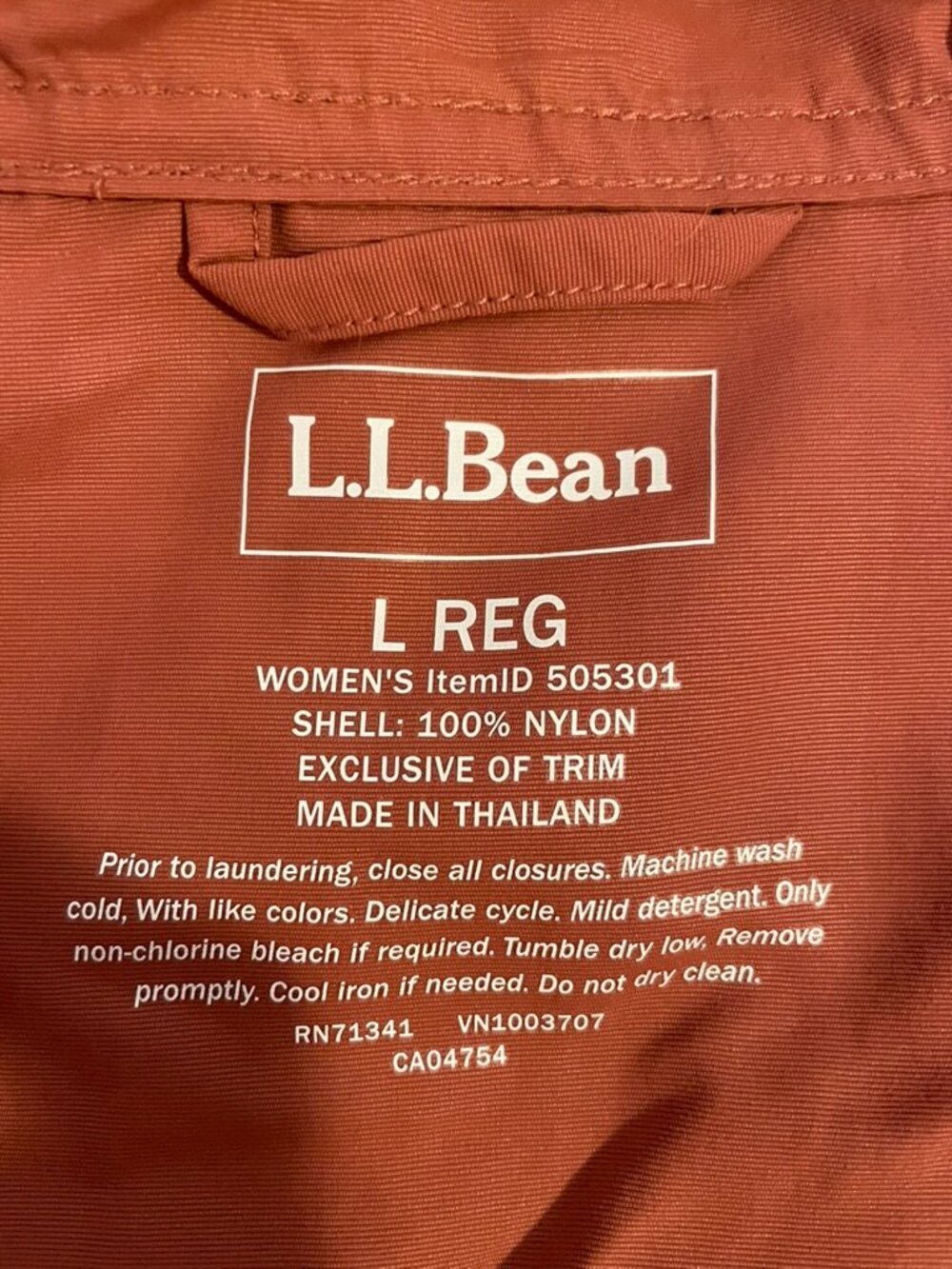 L.L. Bean Women's Mountain Classic Anorak, Multi-Color - Picture 3 of 3